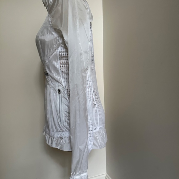 Lululemon Ultra Light Run Wild Jacket White 6 - Picture 6 of 10